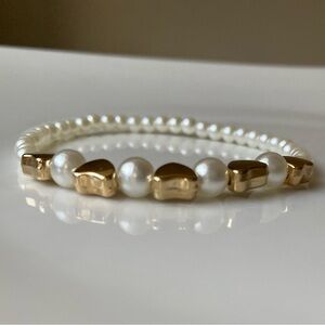 Exquisitely Elegant Pearl and Gold Hearts Bracelet